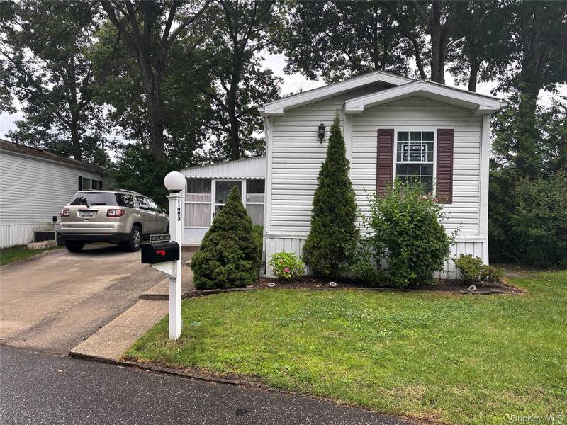 1661 Old Country RD #125, Riverhead, NY 11901