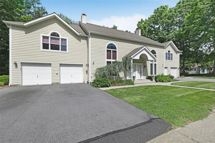 6 Village CV, Warwick, NY 10990