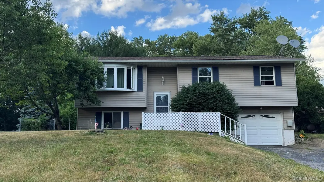 4 Dara LN, Wappingers Falls, NY 12590