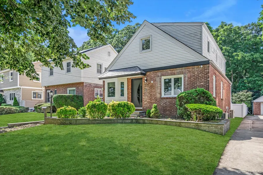 206-15 Richland AVE, Oakland Gardens, NY 11364