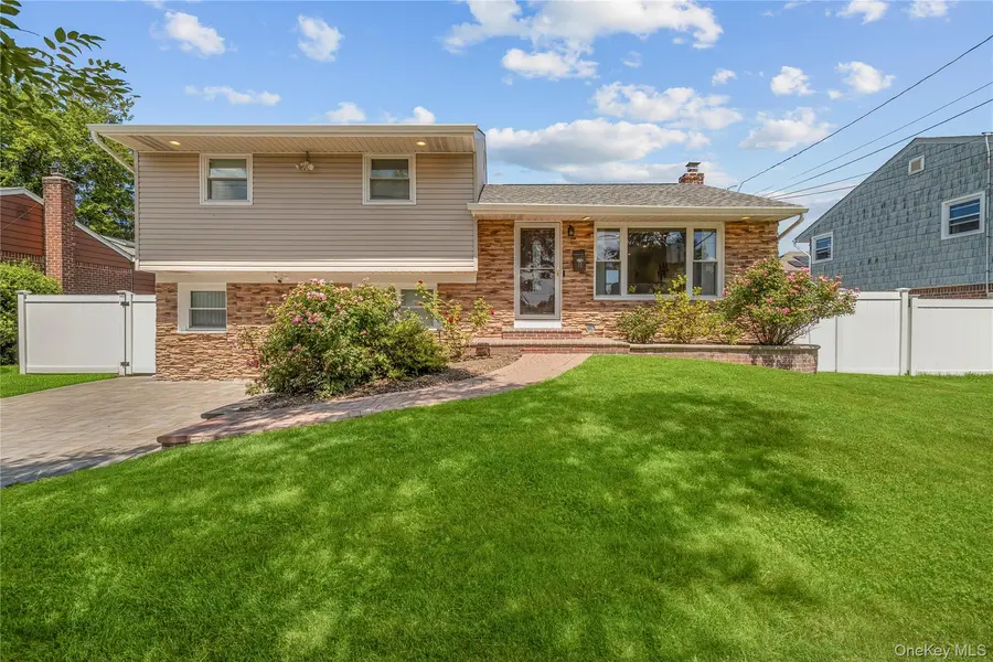 16 Cumberland RD, Jericho, NY 11753