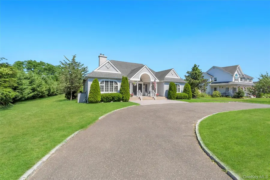 275 S Gillette AVE, Bayport, NY 11705