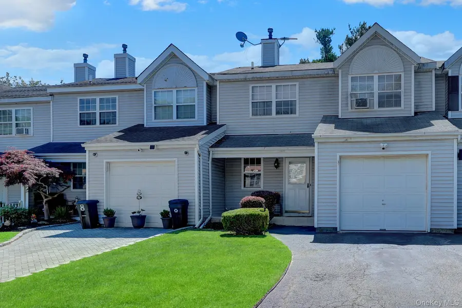 6 Beech ST, Central Islip, NY 11722