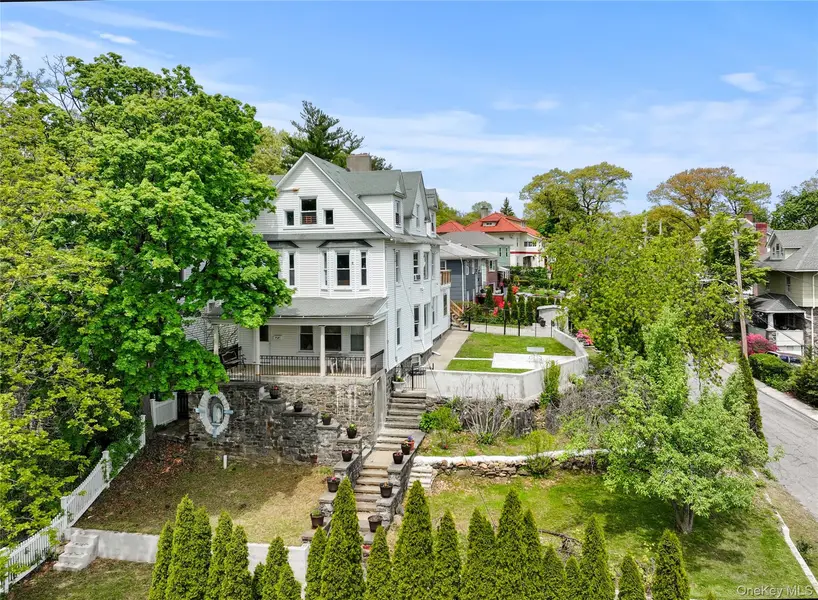 21 Wendover RD, Yonkers, NY 10705