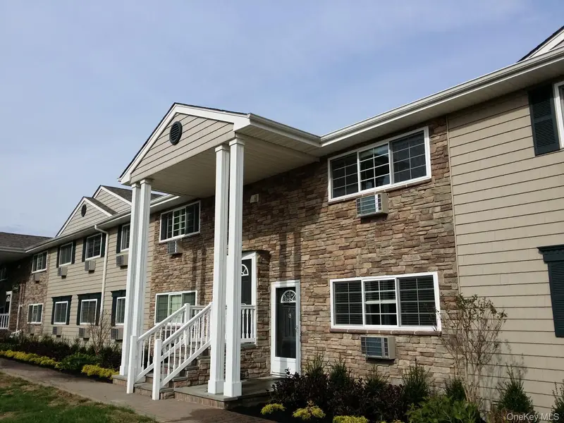 327 Brook AVE #327-1A, Bay Shore, NY 11706