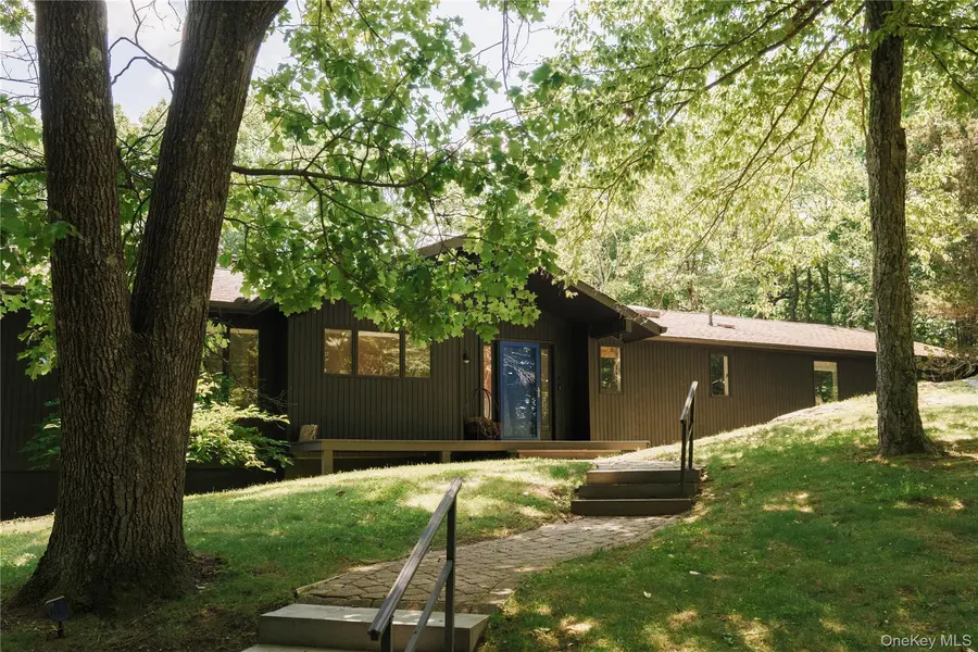 17 Belcher RD, Warwick, NY 10990