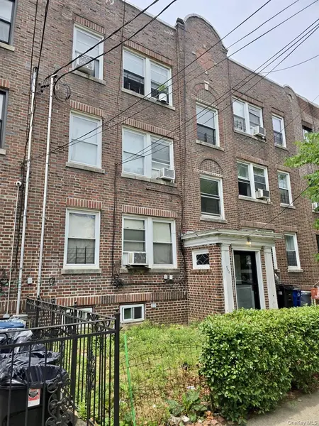 8640 123rd ST, Richmond Hill, NY 11418