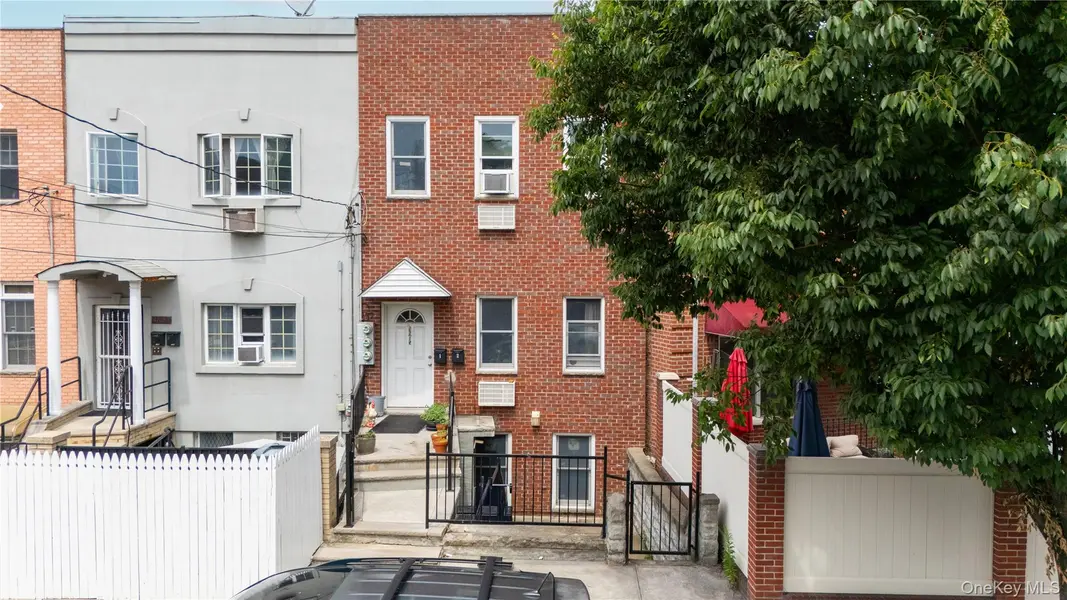 46-15 30th RD, Astoria, NY 11103