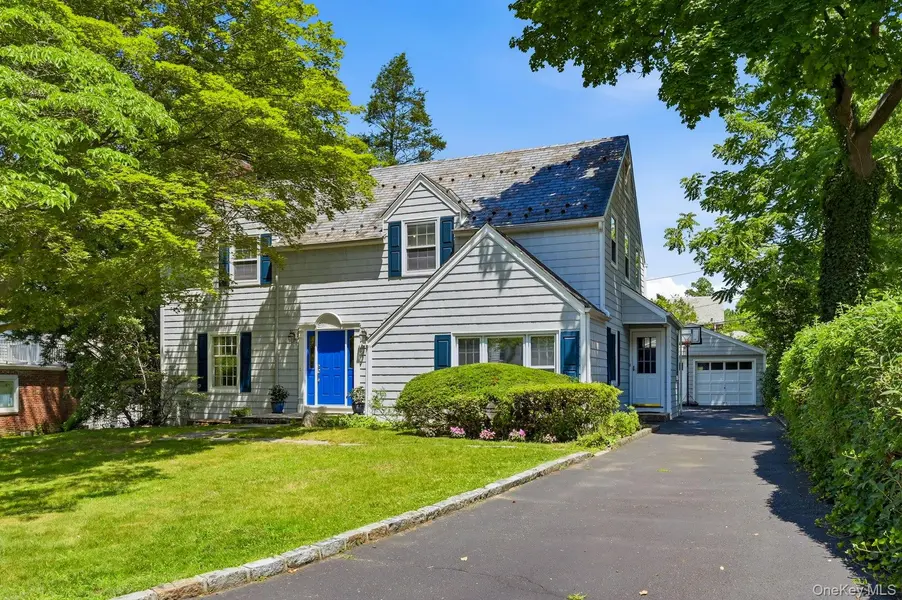 17 Monfort RD, Port Washington, NY 11050