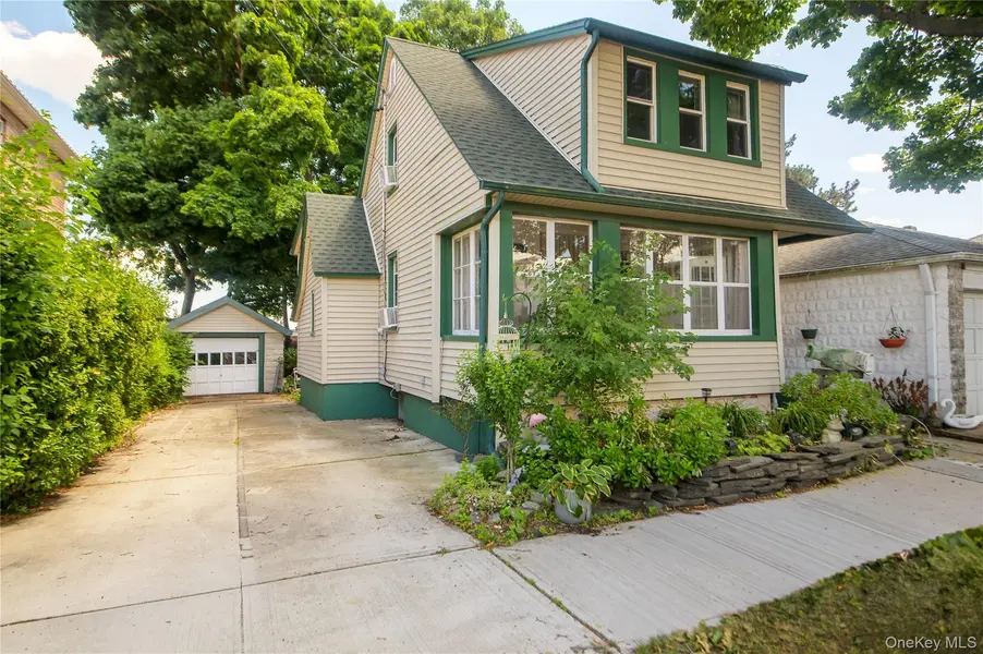 5-19 126th ST, College Point, NY 11356
