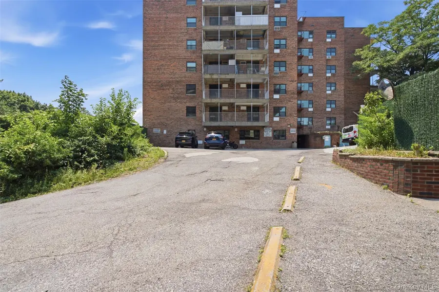 671 Bronx River RD #2N, Yonkers, NY 10704