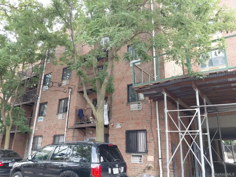 724 E 221st ST #2A, Bronx, NY 10467