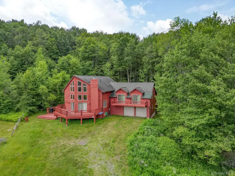 993 Hurd RD, Swan Lake, NY 12783