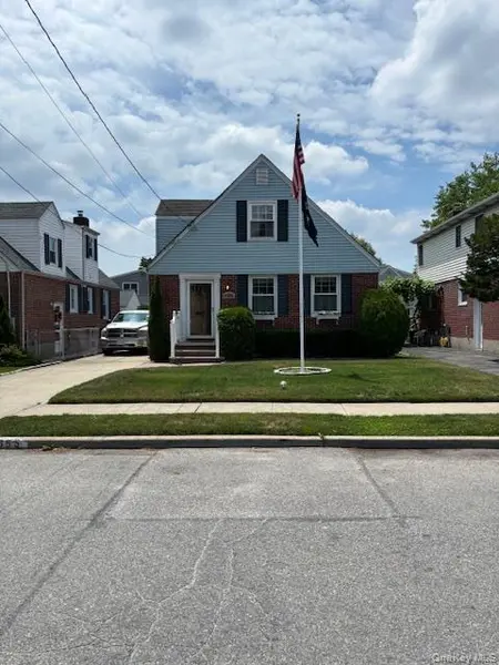 655 2nd PL, Garden City, NY 11530