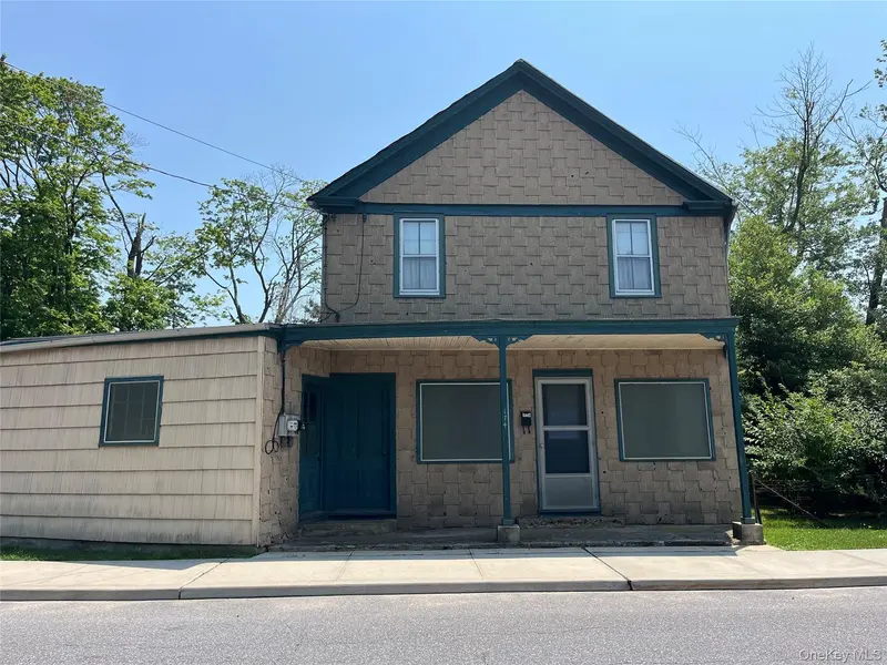 174 Railroad AVE, Saint James, NY 11780