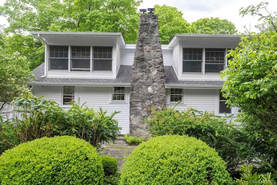 17 Skytop RDG, Rhinebeck, NY 12572