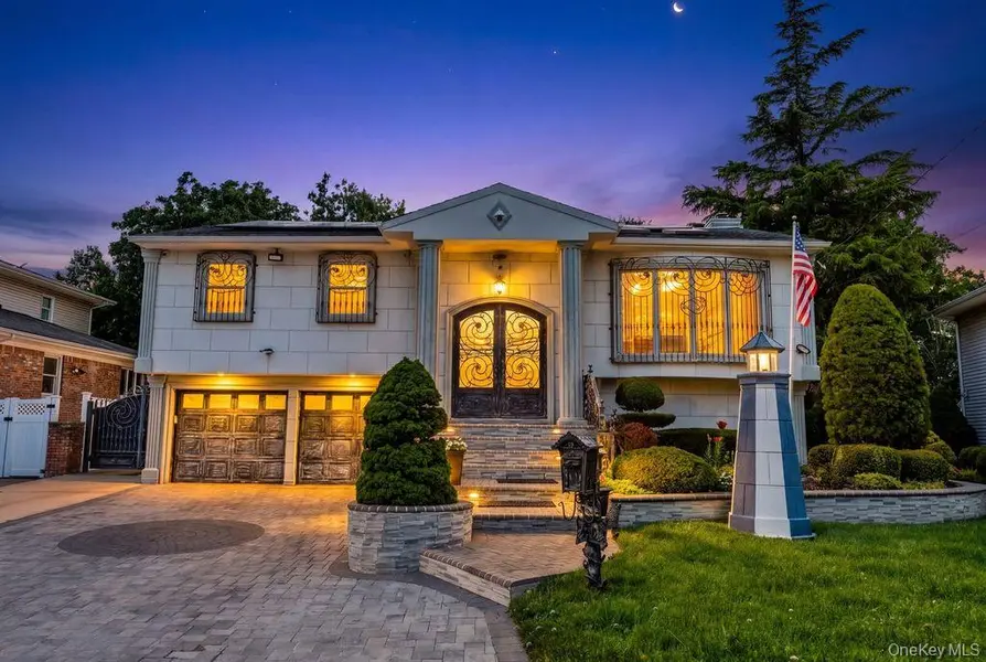 2696 Clubhouse RD, Merrick, NY 11566
