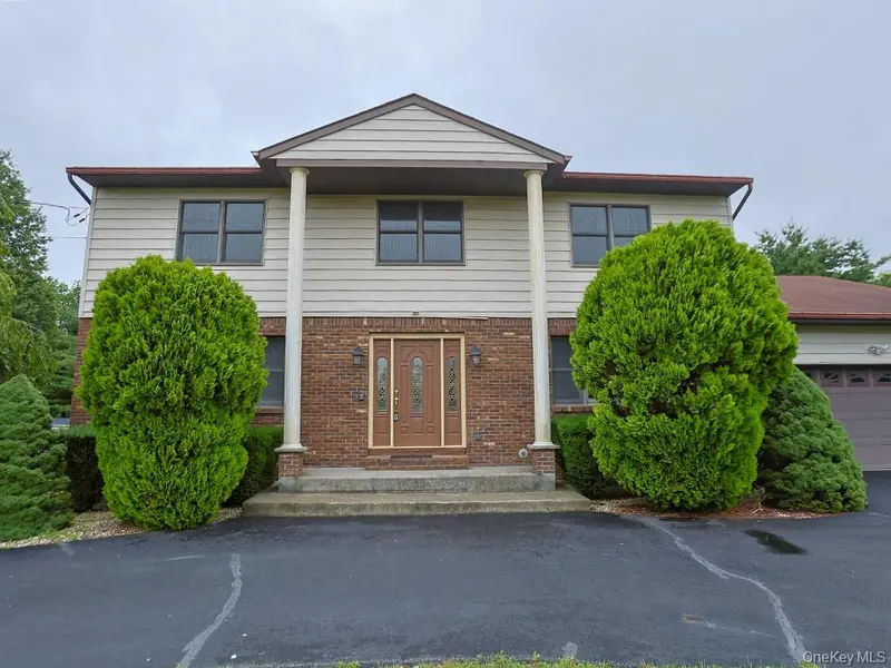 25 Georges RD, Middletown, NY 10941