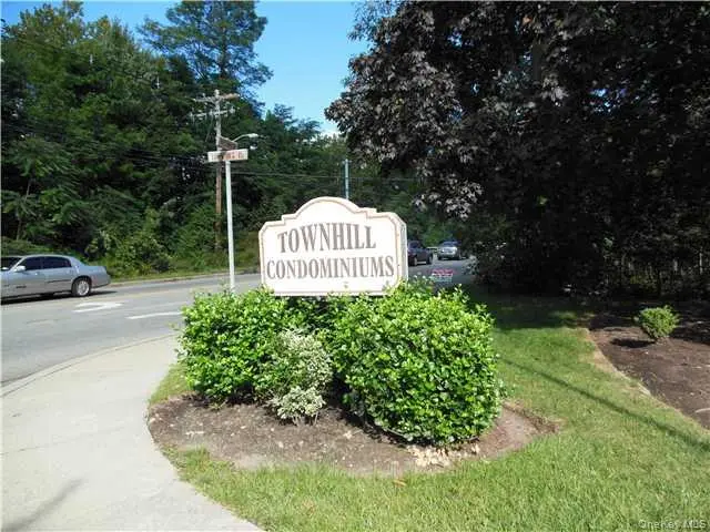 301 Town Hill RD, Nanuet, NY 10954