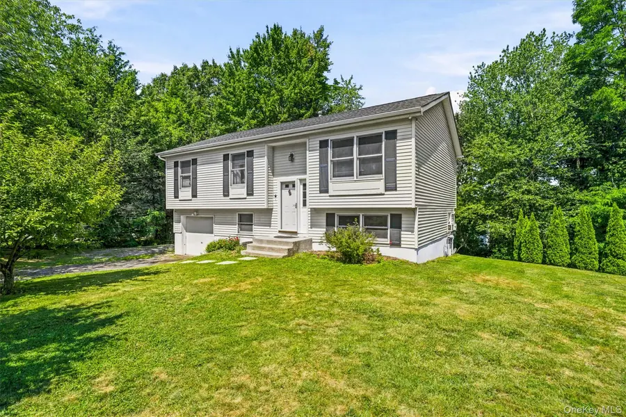 6 Virginia CIR, Newburgh, NY 12550