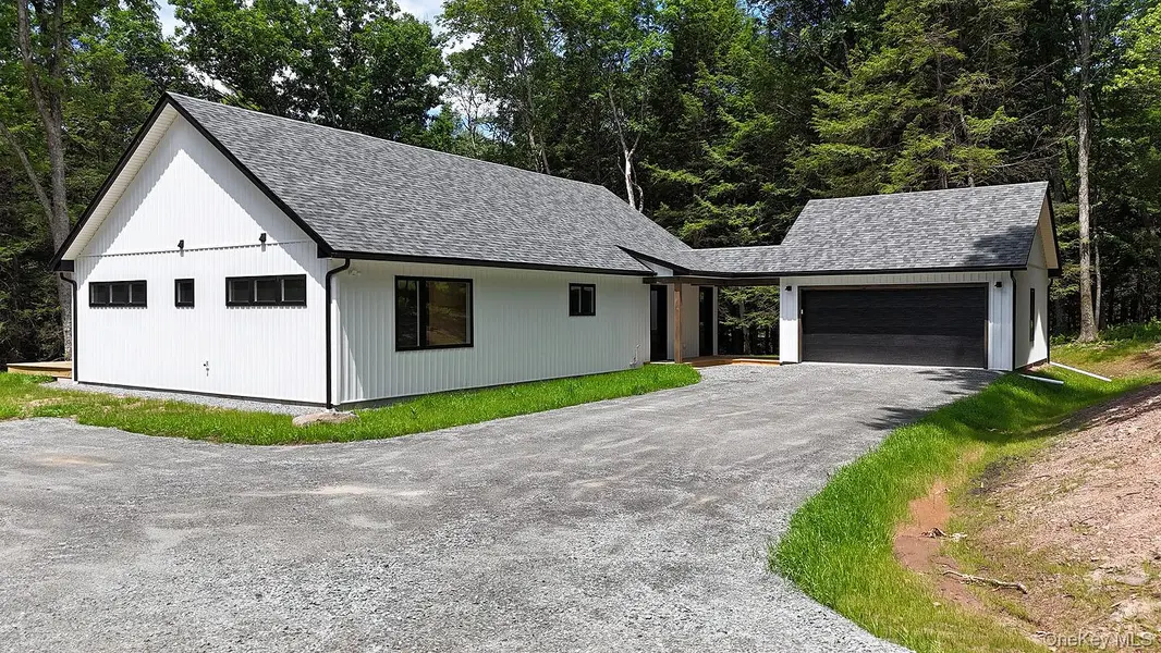 204 Country RD, Callicoon, NY 12723