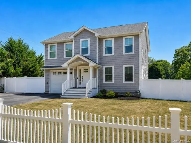 15 Comet PL, Patchogue, NY 11772