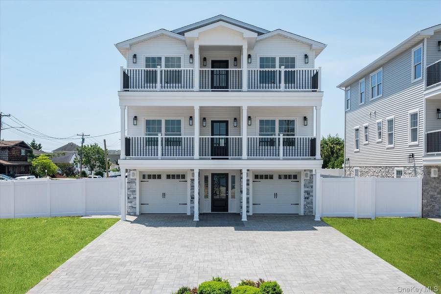 17 Island Pkwy, Island Park, NY 11558