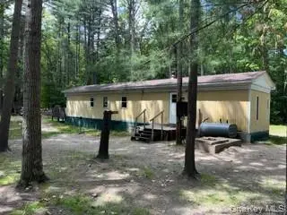 35 Grove ST, Cuddebackville, NY 12729