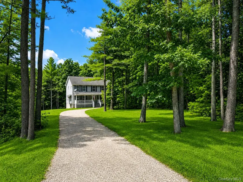 142 Split Rock DR, Barryville, NY 12719