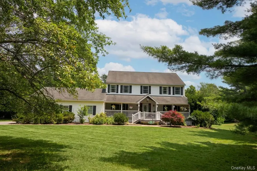 825 Peenpack TRL, Sparrowbush, NY 12780
