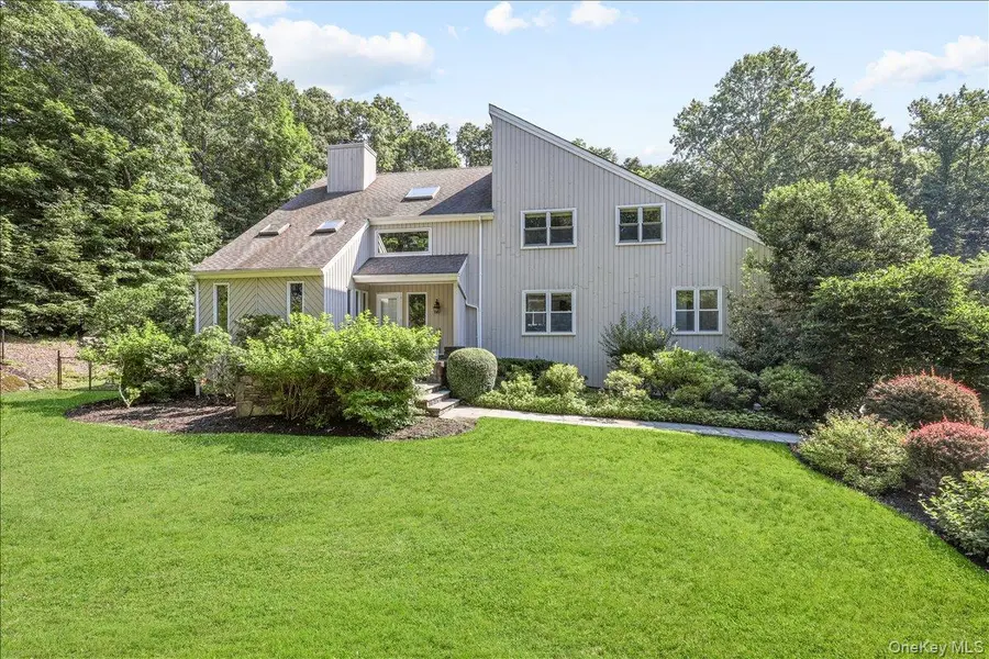 10 Woodland CT, Bedford, NY 10506