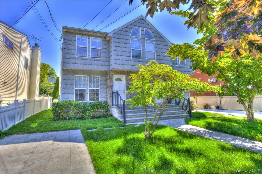 62 Hickory RD #B, Port Washington, NY 11050