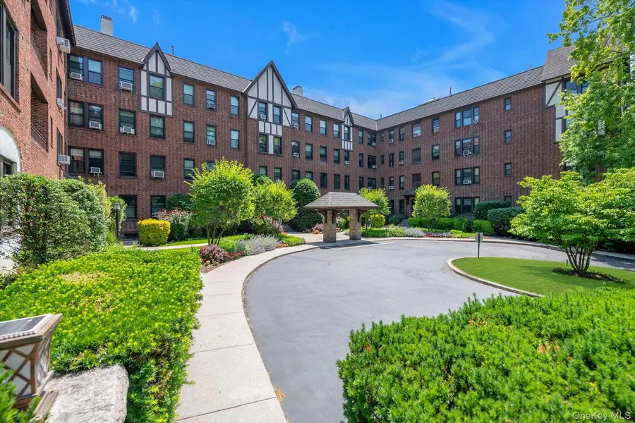 240 Bronxville RD #C1, Bronxville, NY 10708