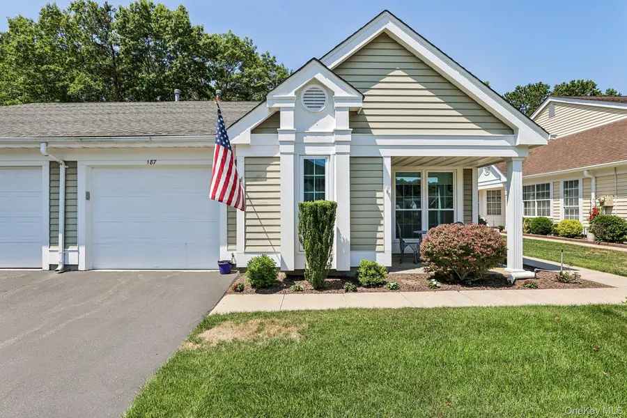 187 Glen DR, Ridge, NY 11961