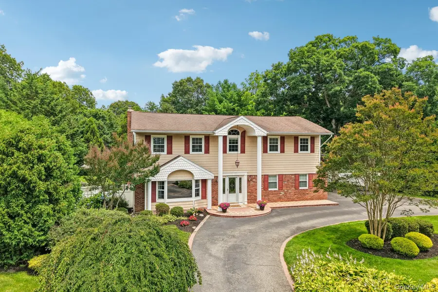14 Thrush CT, East Northport, NY 11731