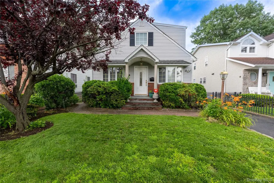 54 Edgewood RD, Port Washington, NY 11050