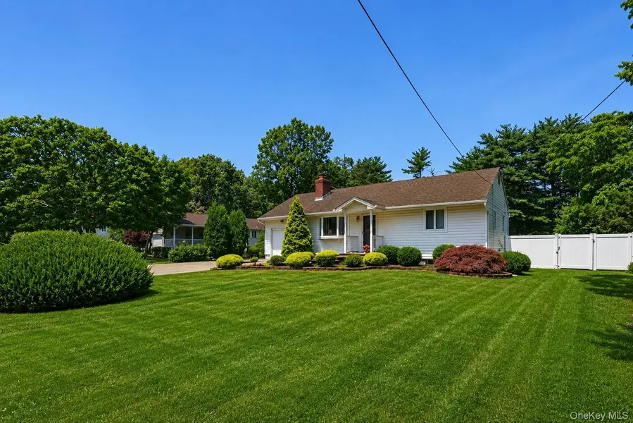 72 Dix HWY, Dix Hills, NY 11746