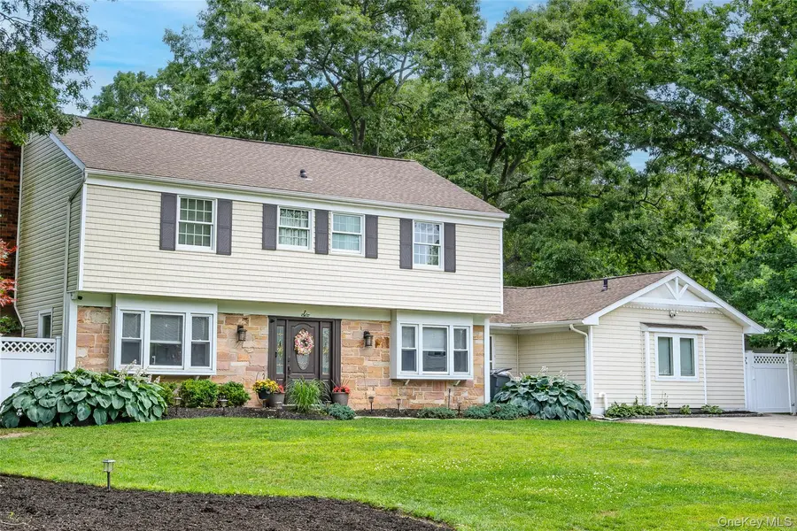 6 Stratton LN, Stony Brook, NY 11790