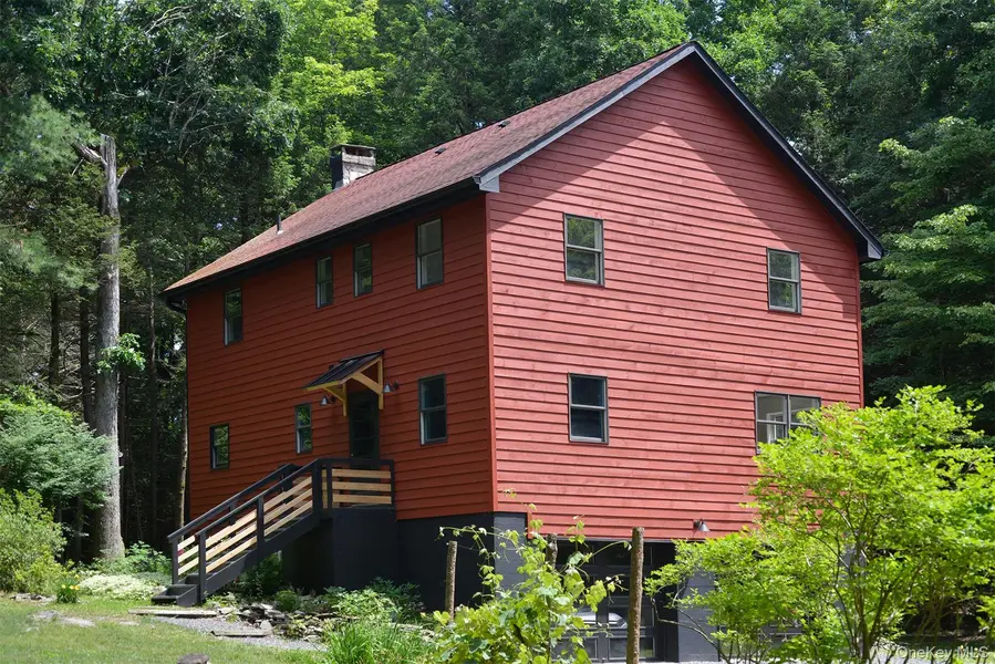 28 Mrs Franks RD, Saugerties, NY 12477