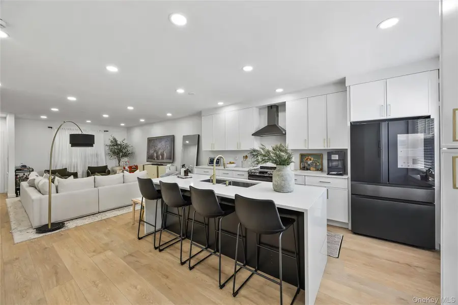 1518 Fielding ST, Bronx, NY 10469