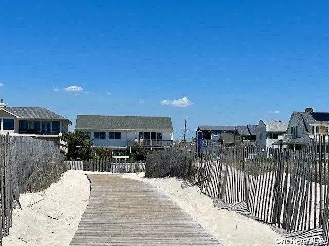 3 Oswego AVE, East Atlantic Beach, NY 11561