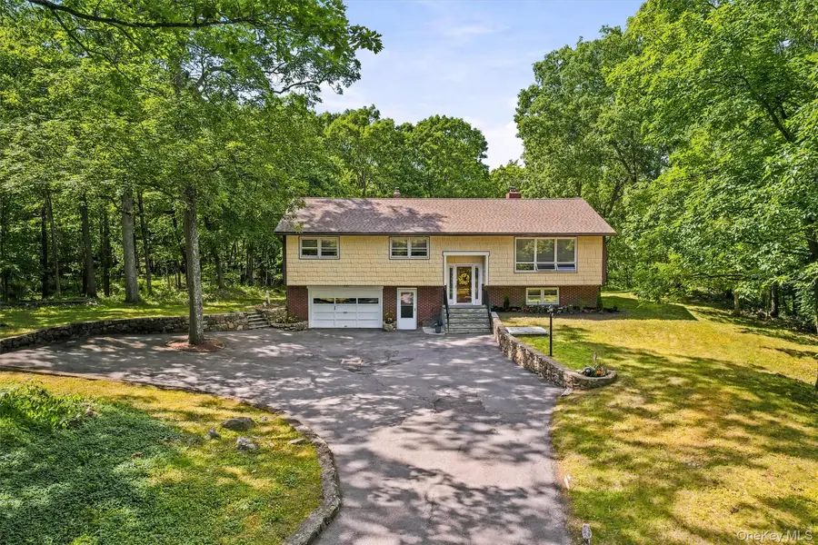 27 Jean DR, Monroe, NY 10950