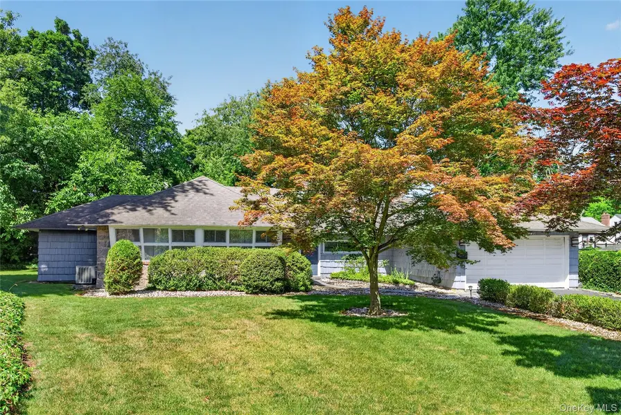 26 Oaks Hunt RD, Great Neck, NY 11020