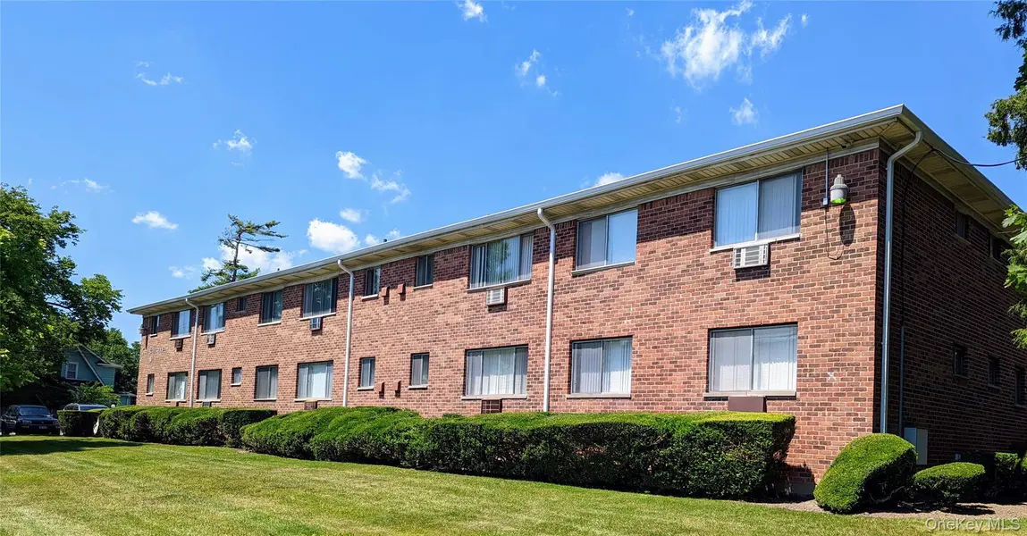 91 South Clinton AVE #7B, Bay Shore, NY 11706