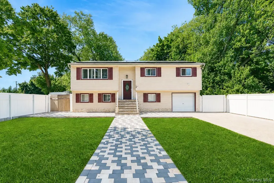 9 Hamlin AVE, West Babylon, NY 11704