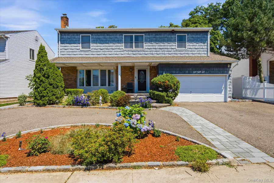 156 Lea Ann TER, Wantagh, NY 11793