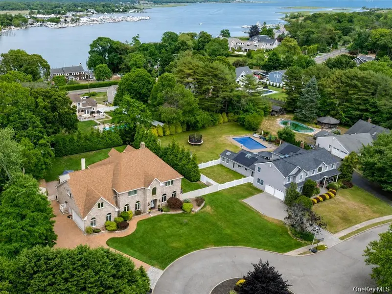 15 Teal CRES, Great River, NY 11739