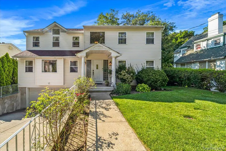 70 Manor DR #A, Great Neck, NY 11020