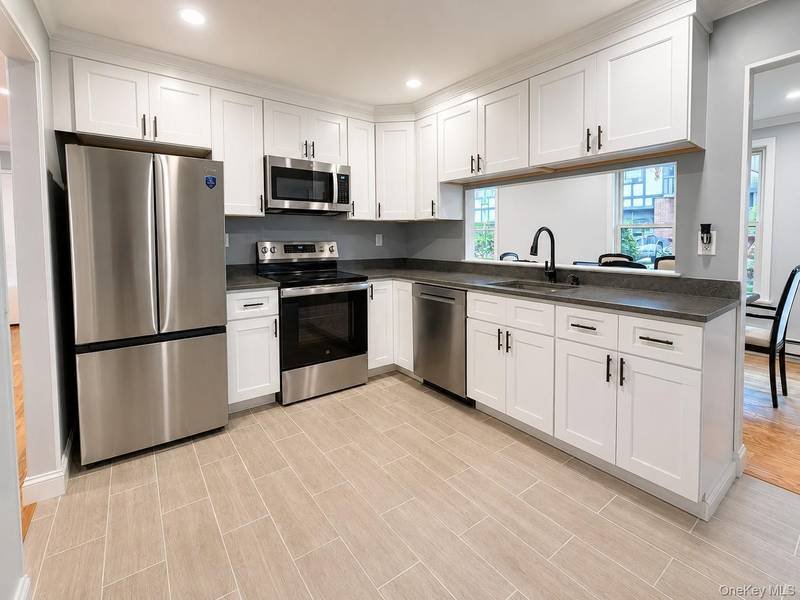 723 Sierra Vista LN, Valley Cottage, NY 10989