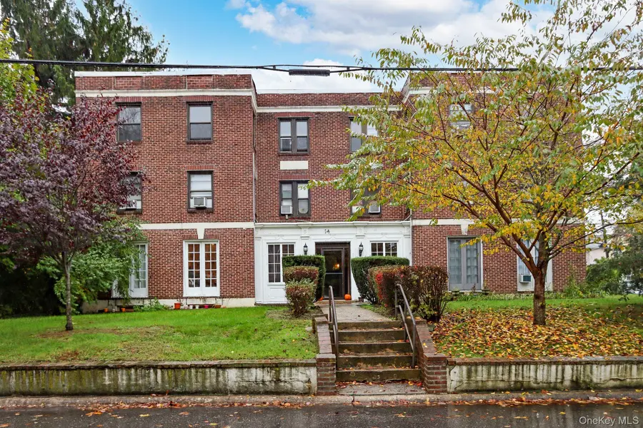 14 Beach RD #3C, Great Neck, NY 11023